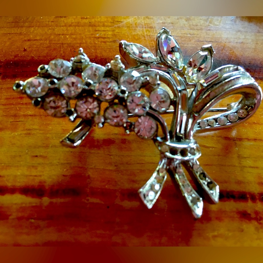 Vintage bouquet broach